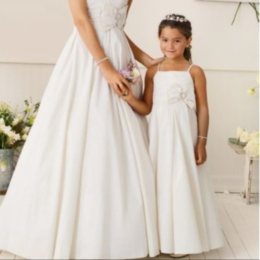 David’s Bridal Flower Girl Taffeta‎ Ball Gown Bow